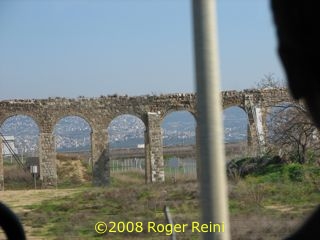 The old aqueduct to 'Akk�